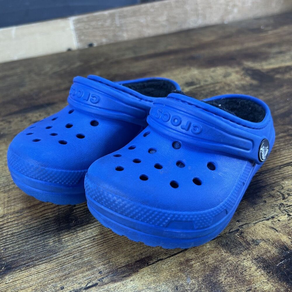 Crocs Slip-On Clogs for Kids – Blue with Fuzzy Lining, Size 7C